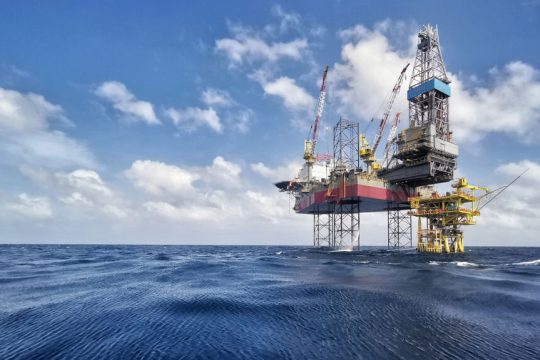 petrelaio exoryxeis - petroleum sea rigs